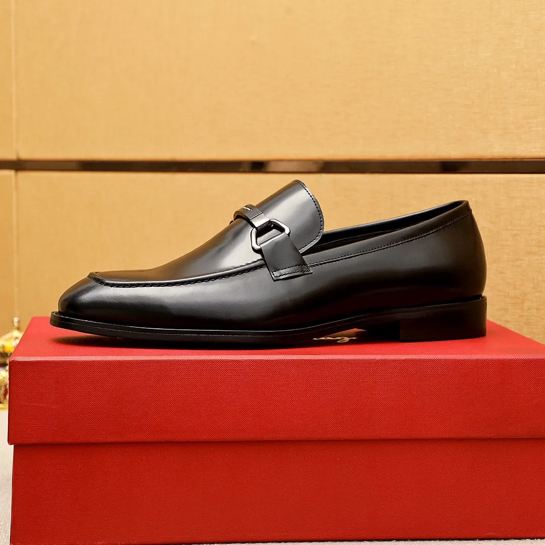 Men's shoes 💰480 💐 Product trademark: Ferragamo "Ferragamo" casual leather shoes Regular size: 38-44 (45.46🉑️customized) Product materials: Selected imported first-layer open-edge beaded cowhide leather upper + luxury hardware buckle, imported water-dyed cowhide leather lining. Strong three-dimensional visual effect, original rubber outsole Color: 3⃣️colors available